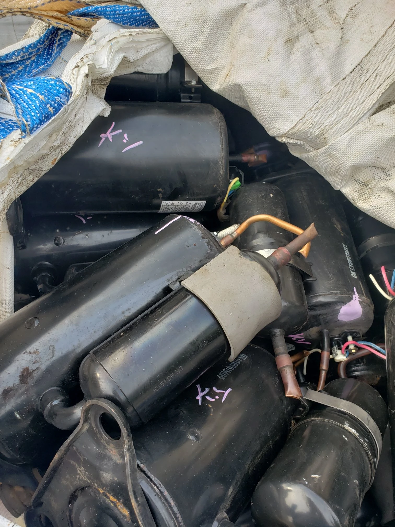 BHNCOMPRE042106 Metal scrap Fridge compressor scrap yard  / used compressor scrap