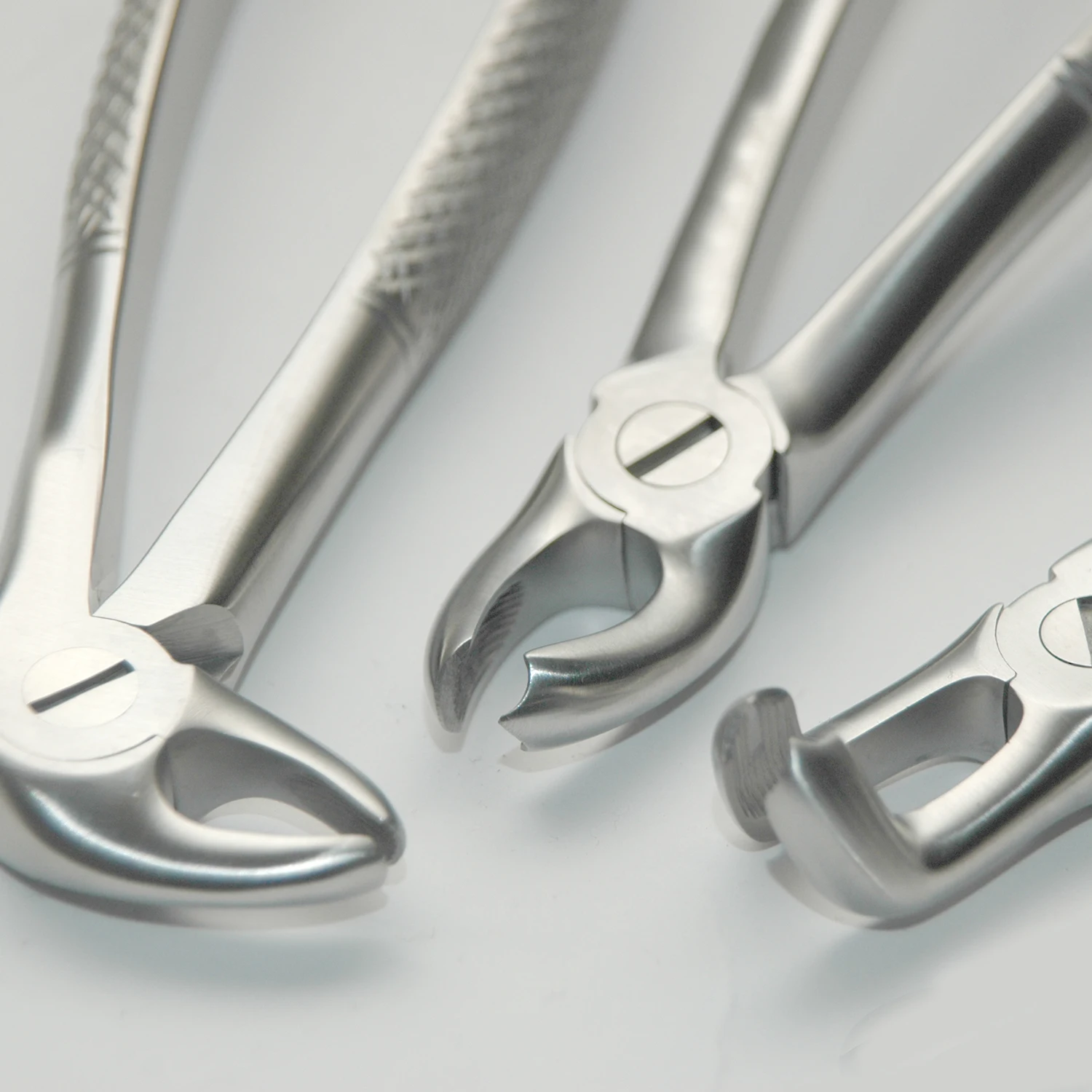 High Quality Dental Extracting Forceps 10 Pcs Steel Class I Instrument with 3-Year Warranty CE Certified Manual Power Source