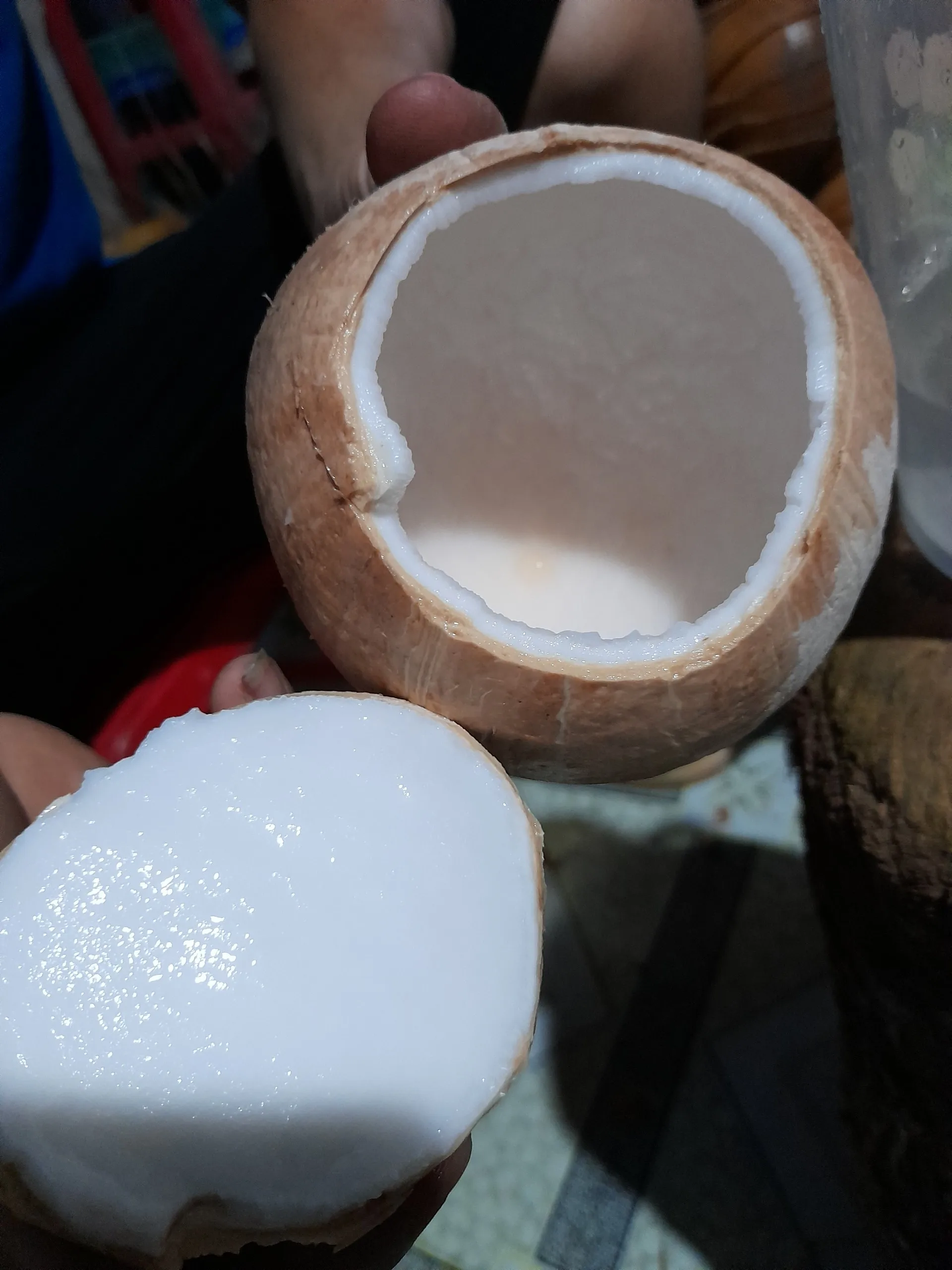 Свежий молодой кокос