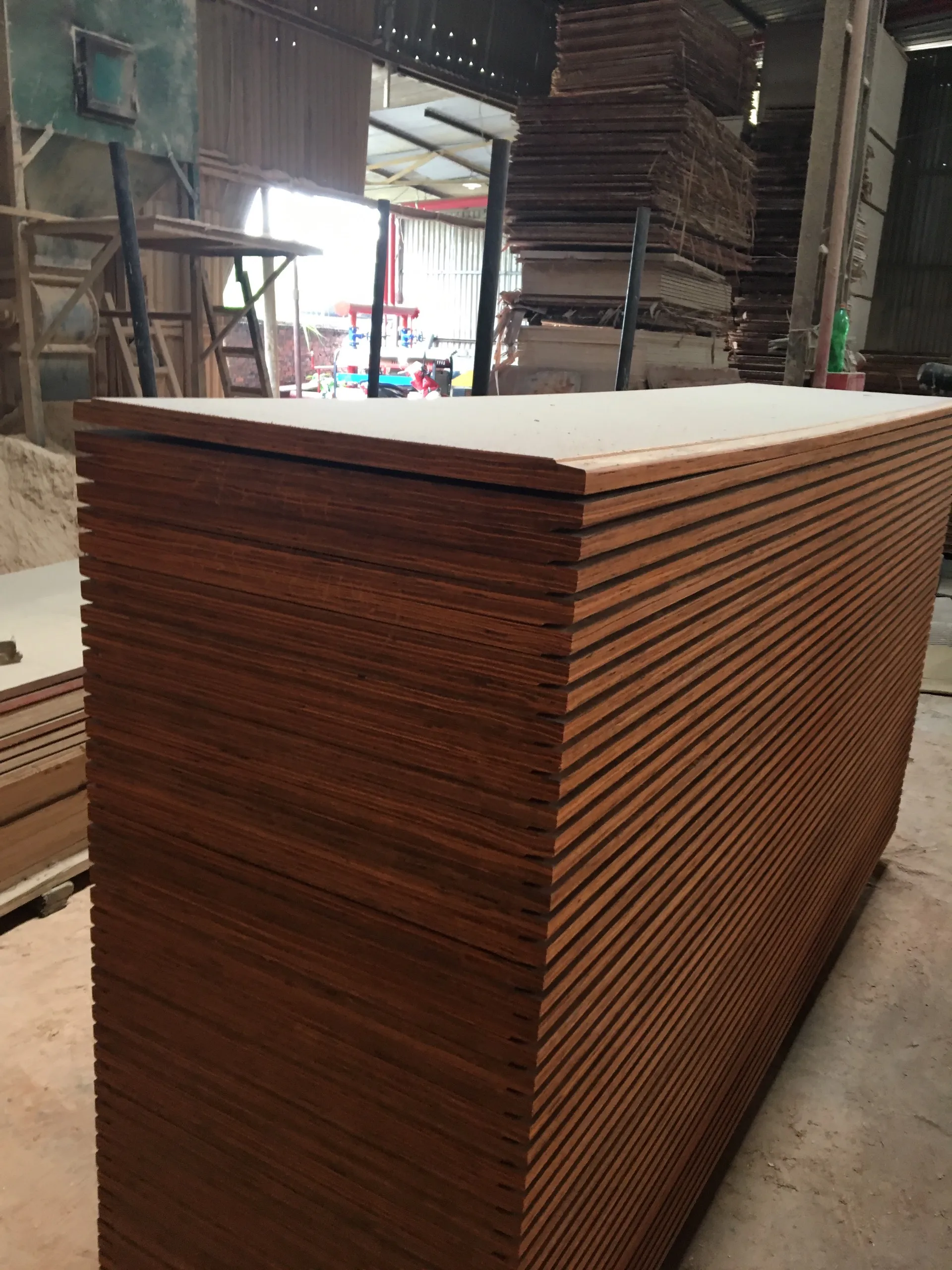 KEGO 28mm Shipping Container Floorboard Hardwood Core, Waterproof glue, Keruing Face Back