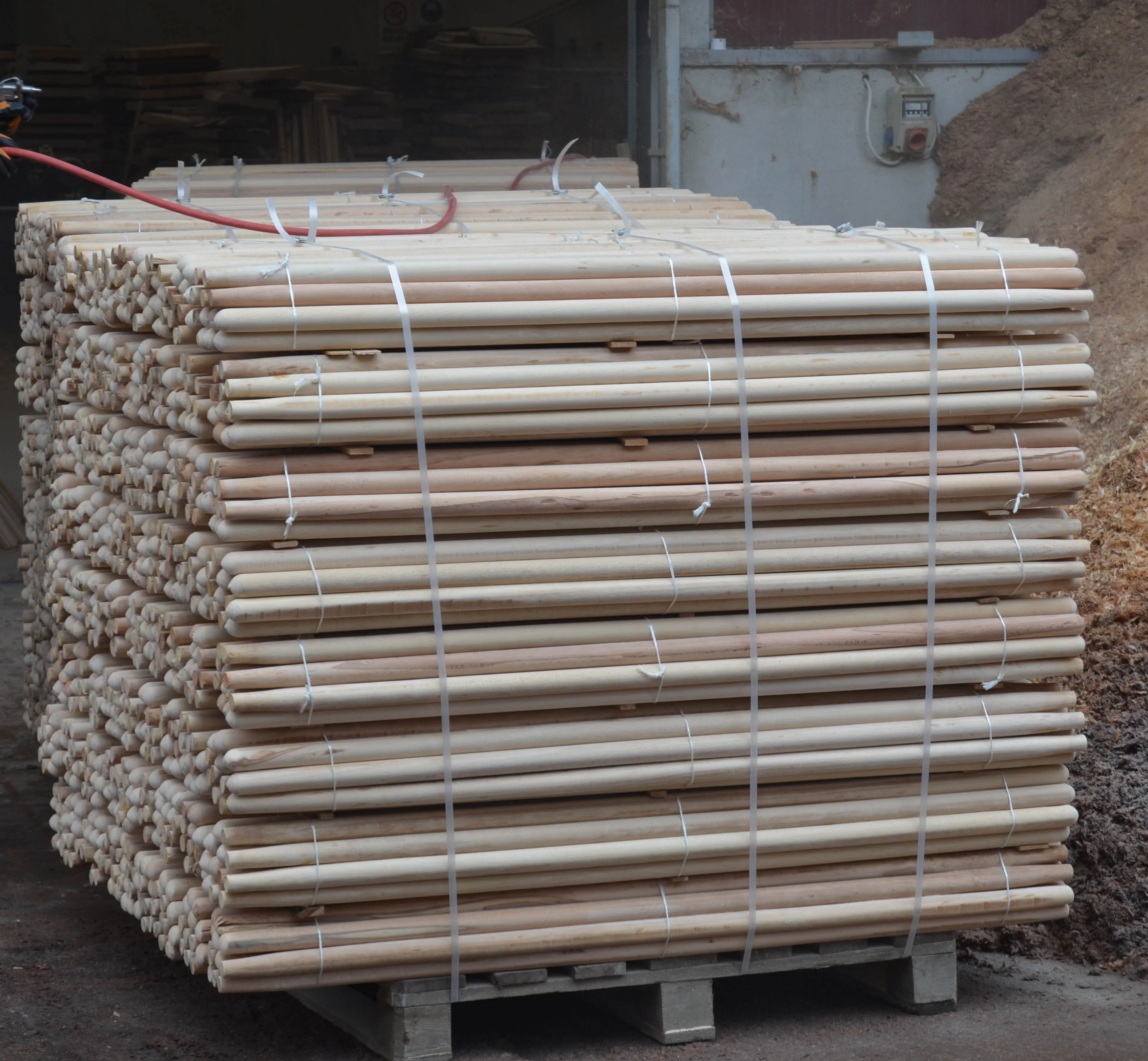 Wood Shovel Handles 150cm 37mm diameter