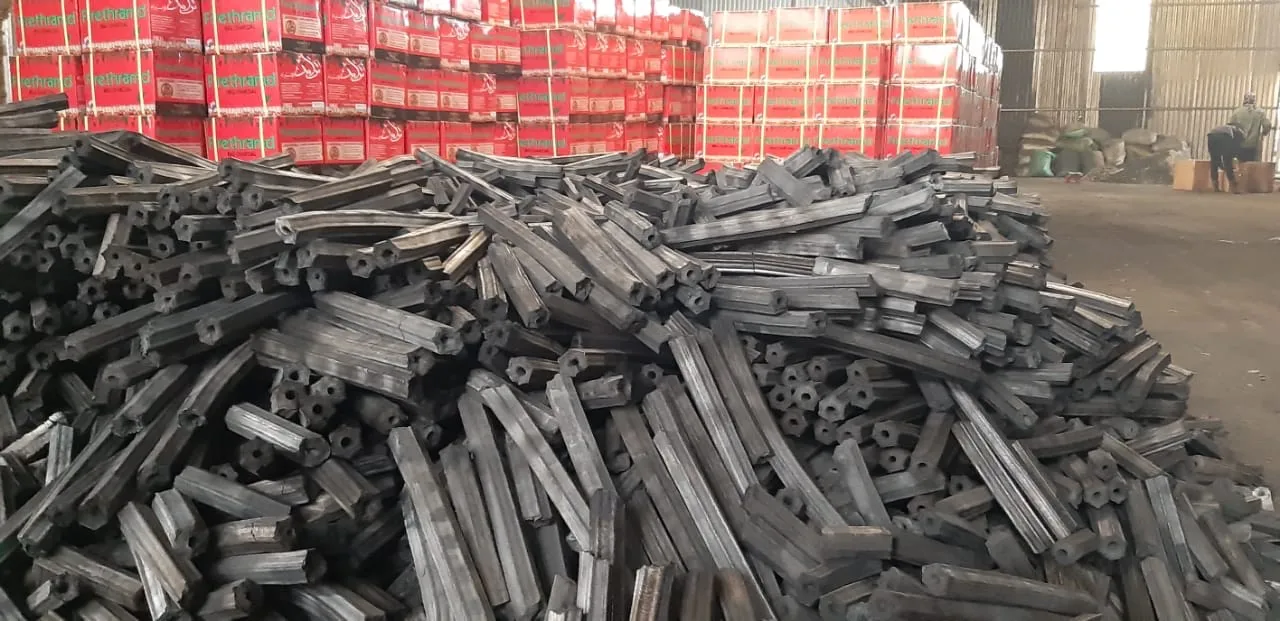 Supplier Hexagonal Briquette Charcoal Hardwood Sawdust Charcoal for BBQ CHARCOAL LOW ASH 6-7HOUR BURNING