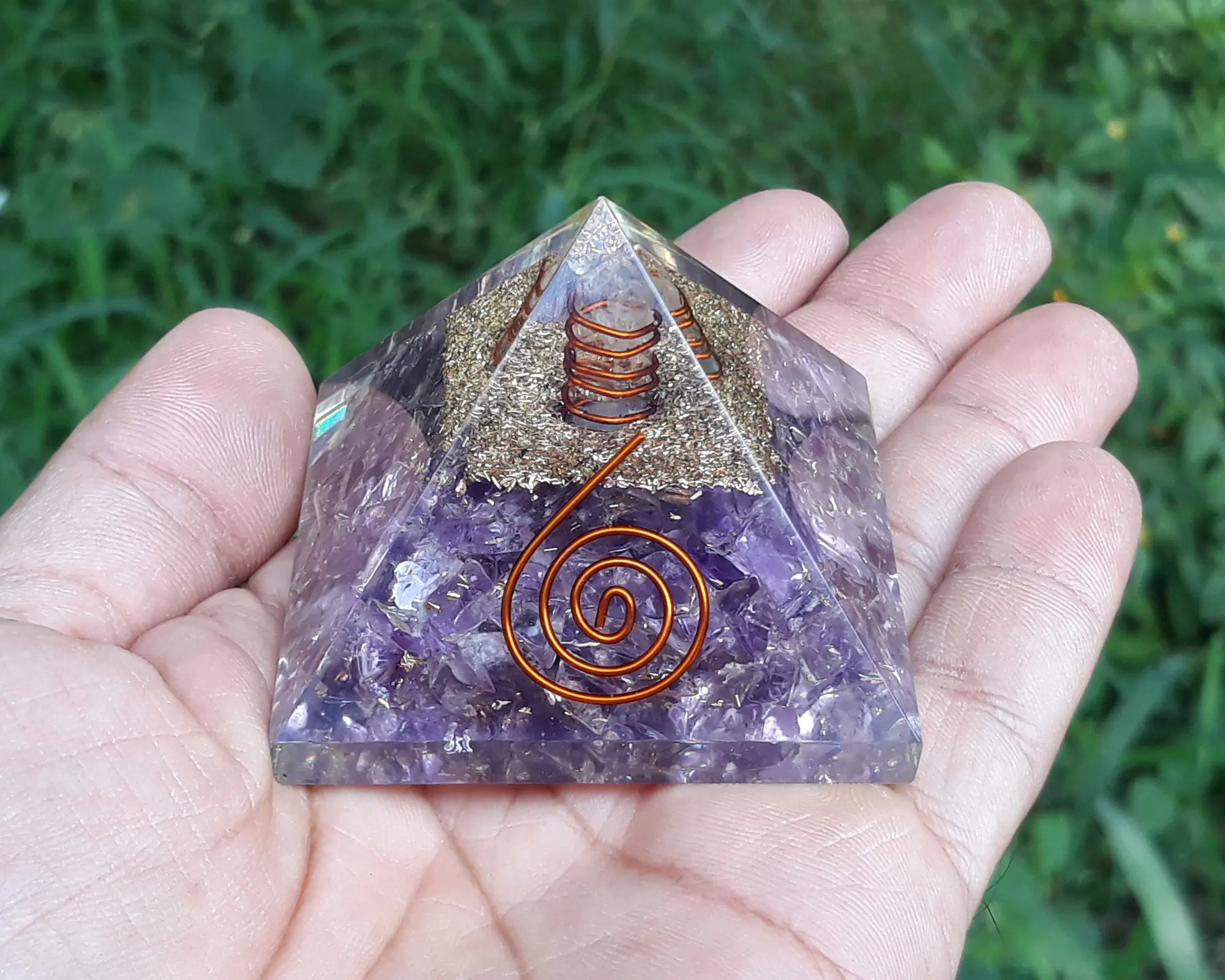 High Quality Amethyst Orgone Pyramid with Copper Coil Orgonite Orgone Pyramid