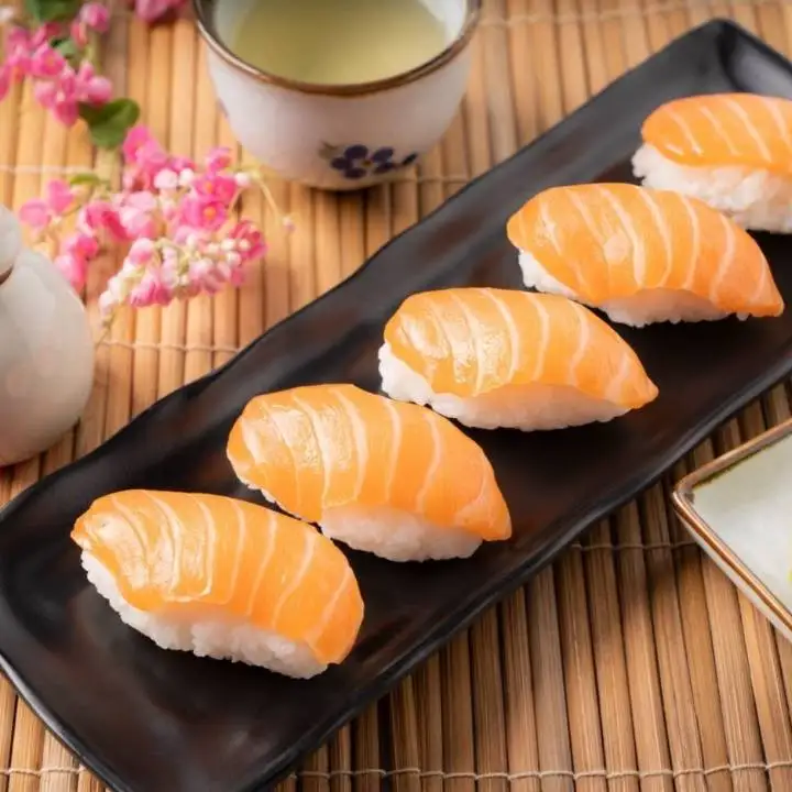 Premium Quality Ready to Eat Frozen Salmon Fish Slice for Sushi topping/Sashimi