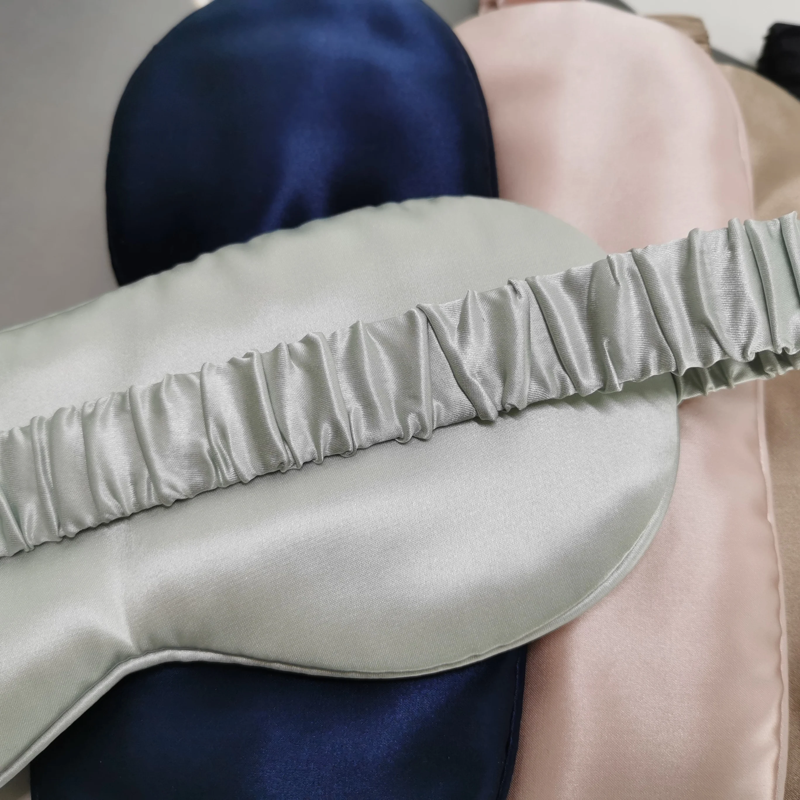 Роскошная шелковая маска для сна с регулируемыми петлями, заполненная 100% чистым шелком