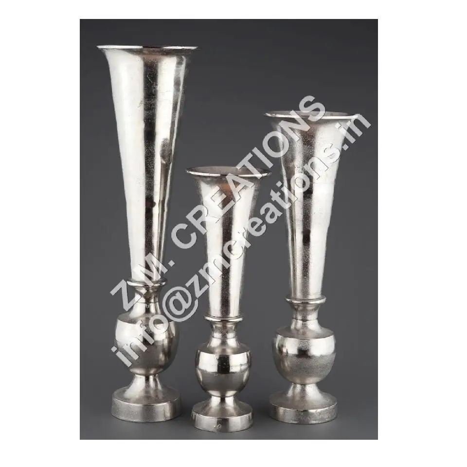 Hot Selling Modern Design Metal Vase Home Decor Metal Home Decoration For Home And Hotels Customized Size And Shape