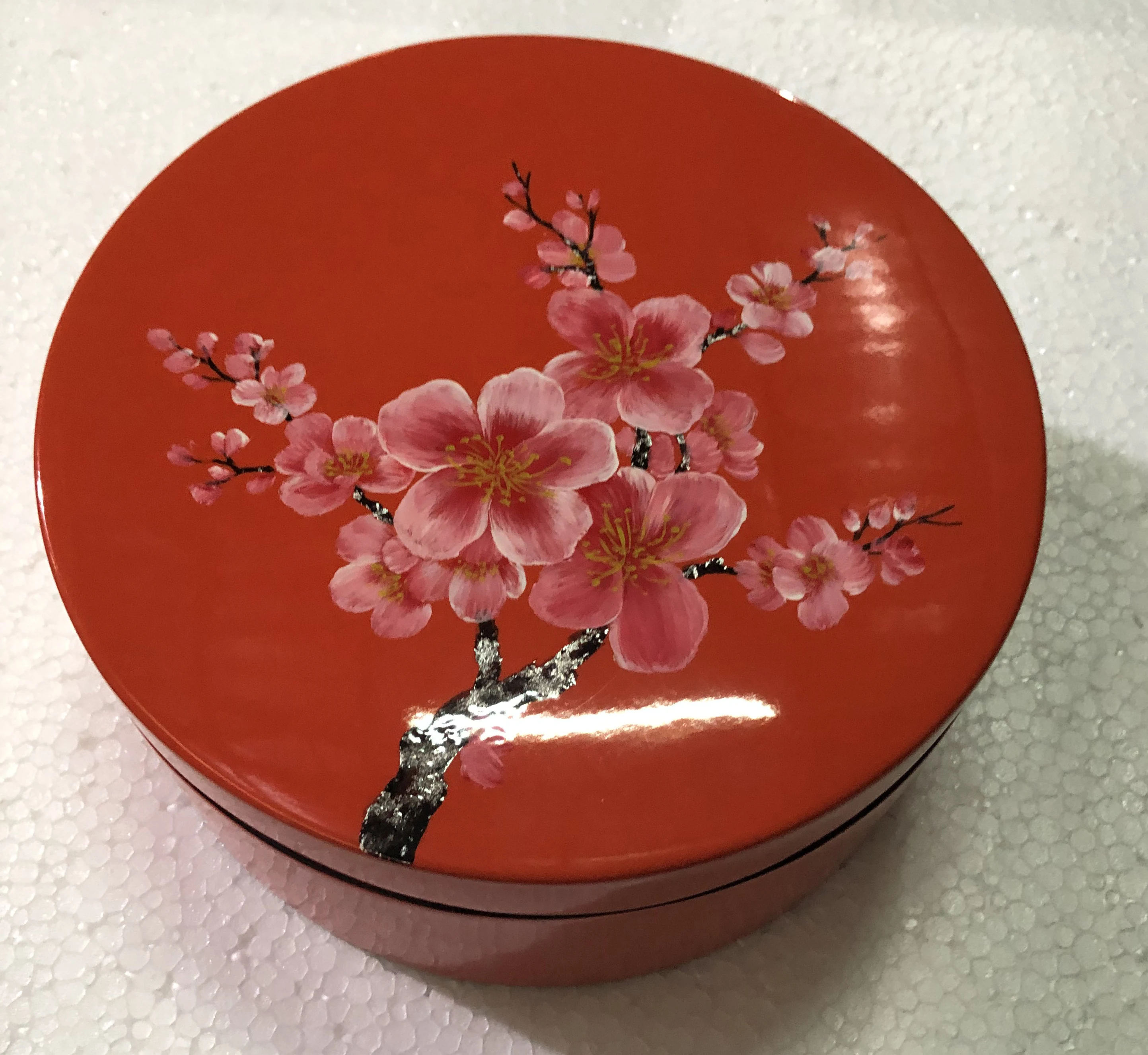 
Round lacquer box 