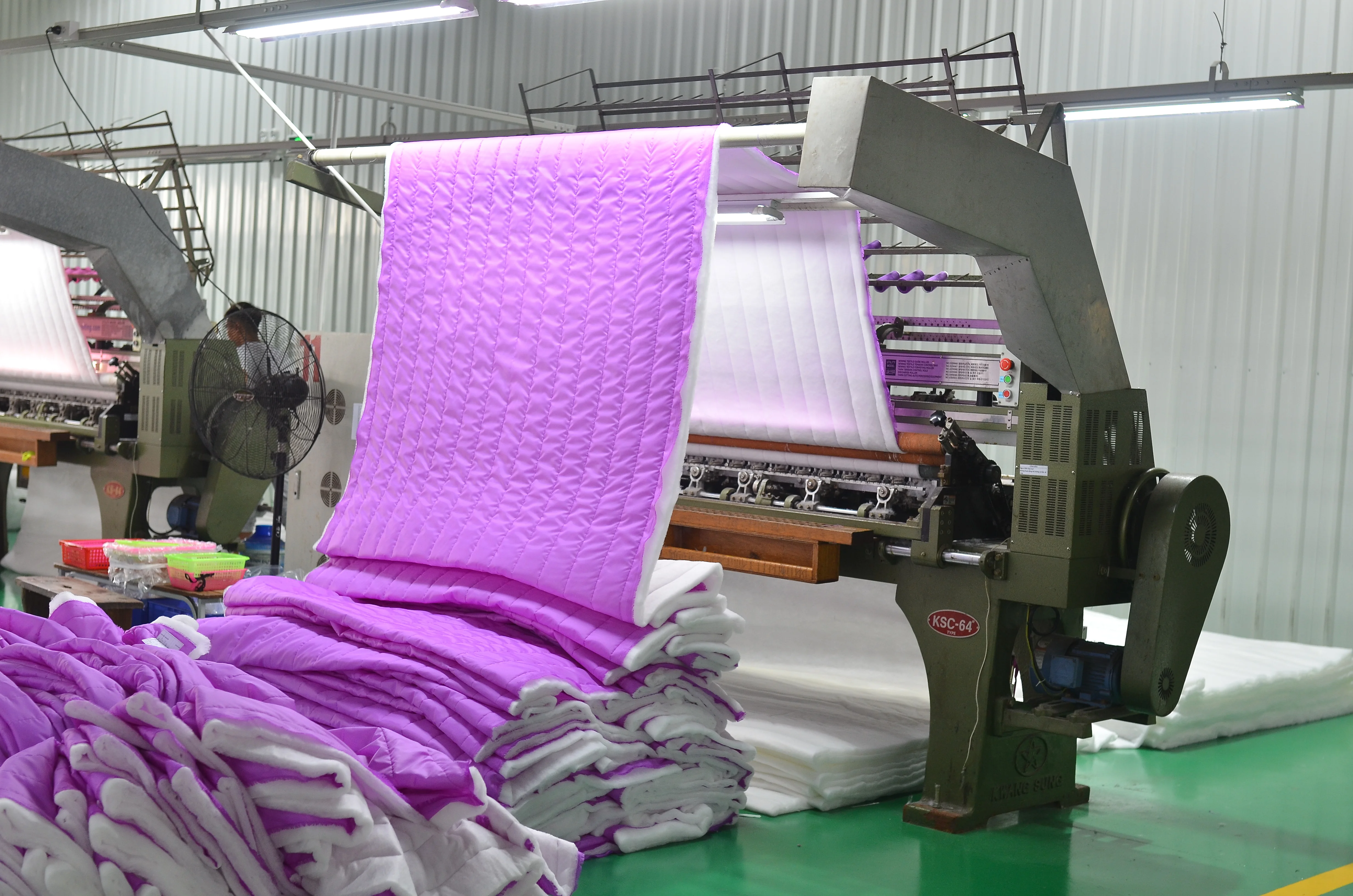 
Hot OEM Polyester material batting Batting Quilted Fabric for Apparel Manufacturing 