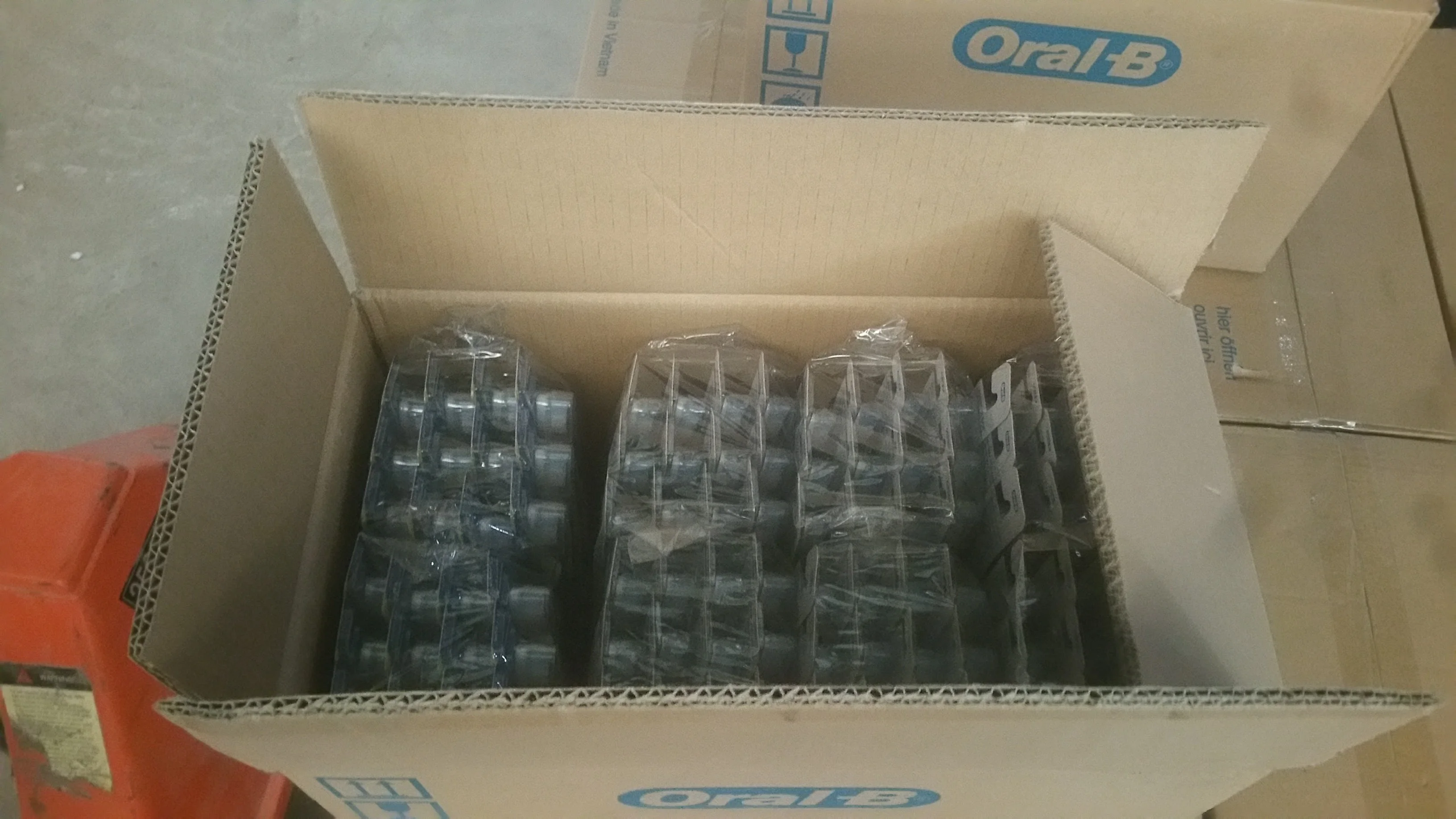 Ora-l B Shiny Clean Toothbrush with Cheap Price