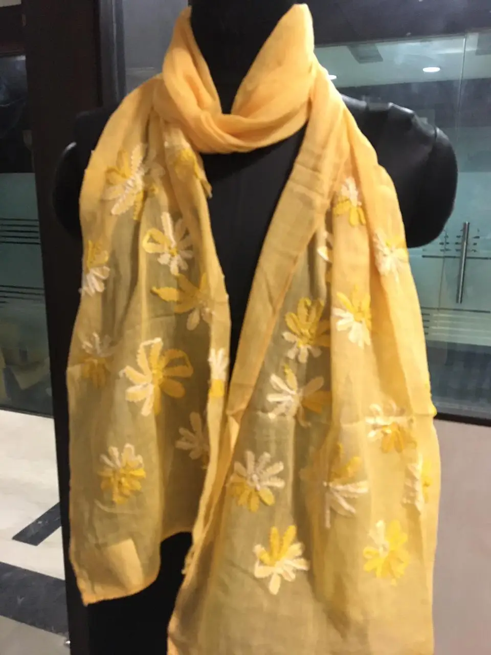 LADIES STOLES LADIES ASSORTED COLORS STOLES READY GOODS, CHEAP STOLES, STOCKLOT D 5545