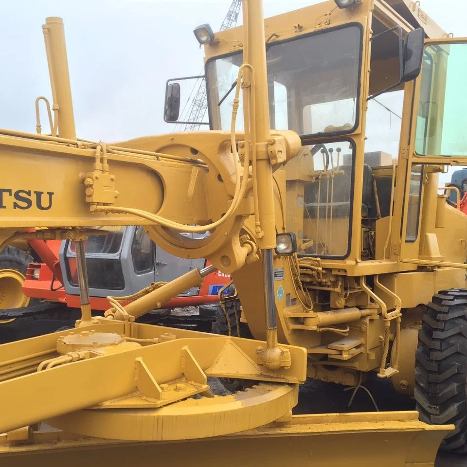 Excellent cost performance Used Komatsu GD661 graders, GD511 motor grader Komatsu GD611 GD305