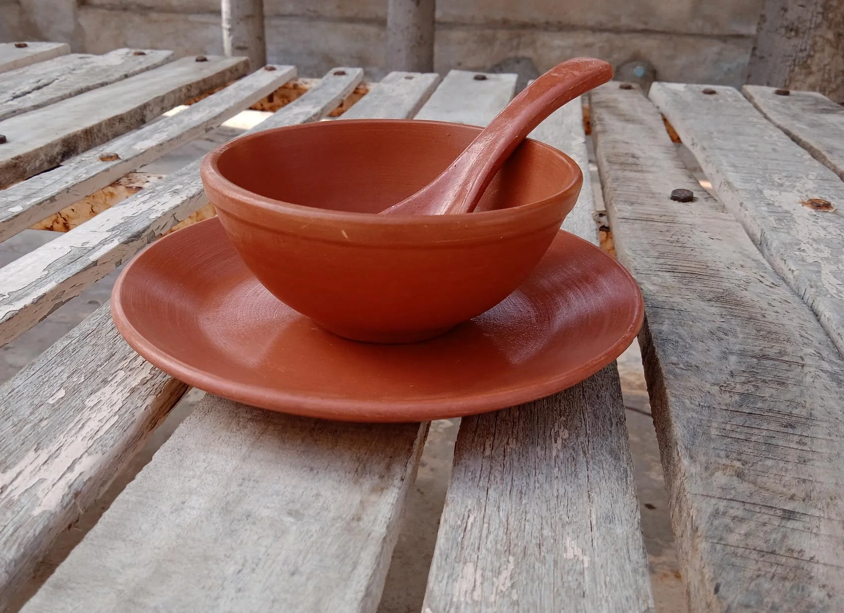 New Design Handmade Clay terracotta round eco friendly glossy Soup bowl with charger plate and spoon with 275 ml capacity