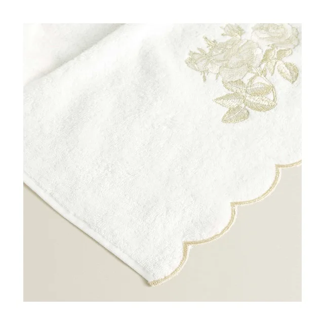 2022 Latest Design White Color Wedding Towel With Golden Thread Embroidery Available For Sale In Reasonable Price