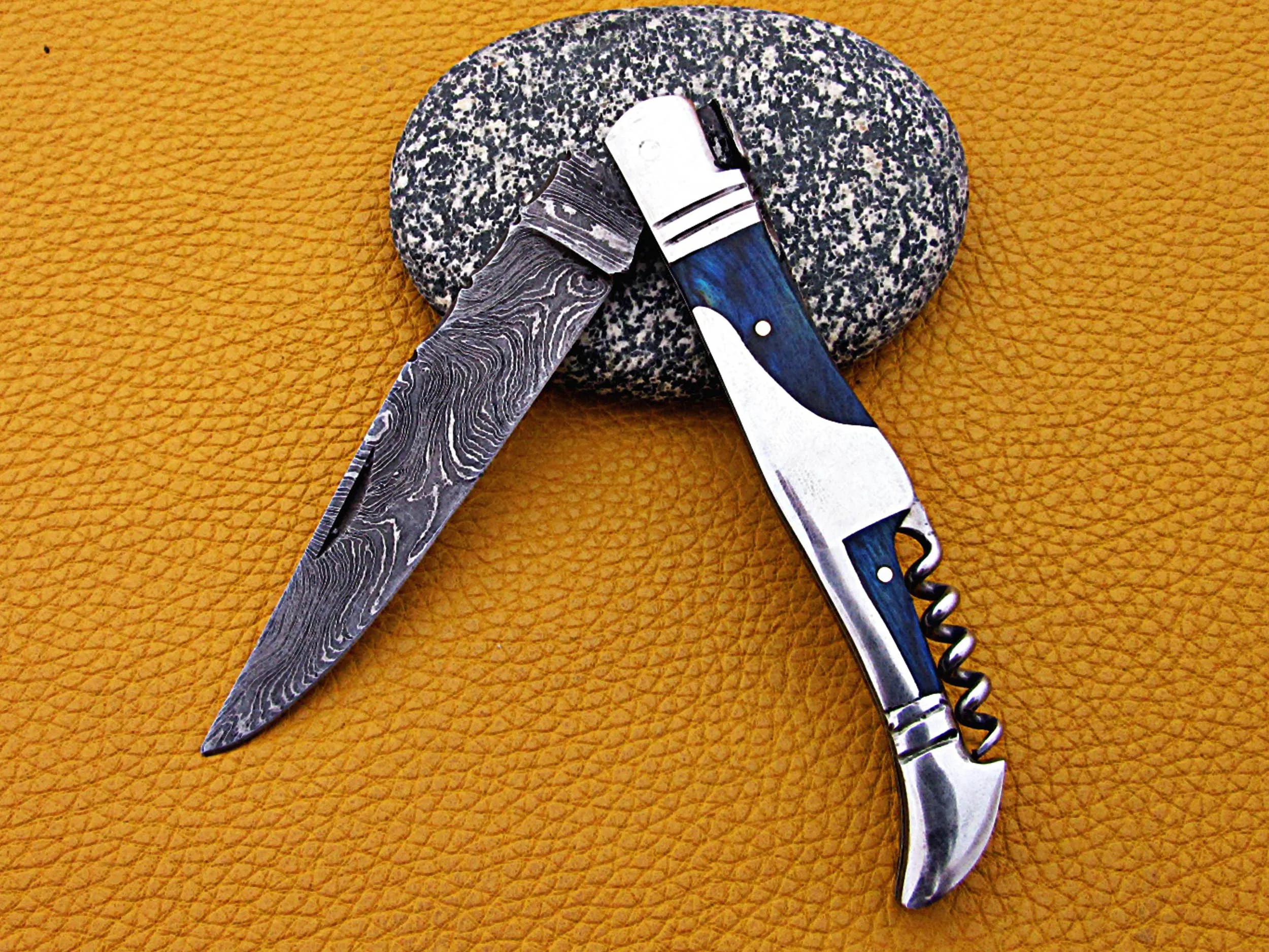 100% оптовая продажа высокое качество ручной работы Дамасская сталь складной нож/карманный нож для повседневного использования с деревянной ручкой и кожа оболочки SCW-FK-0065