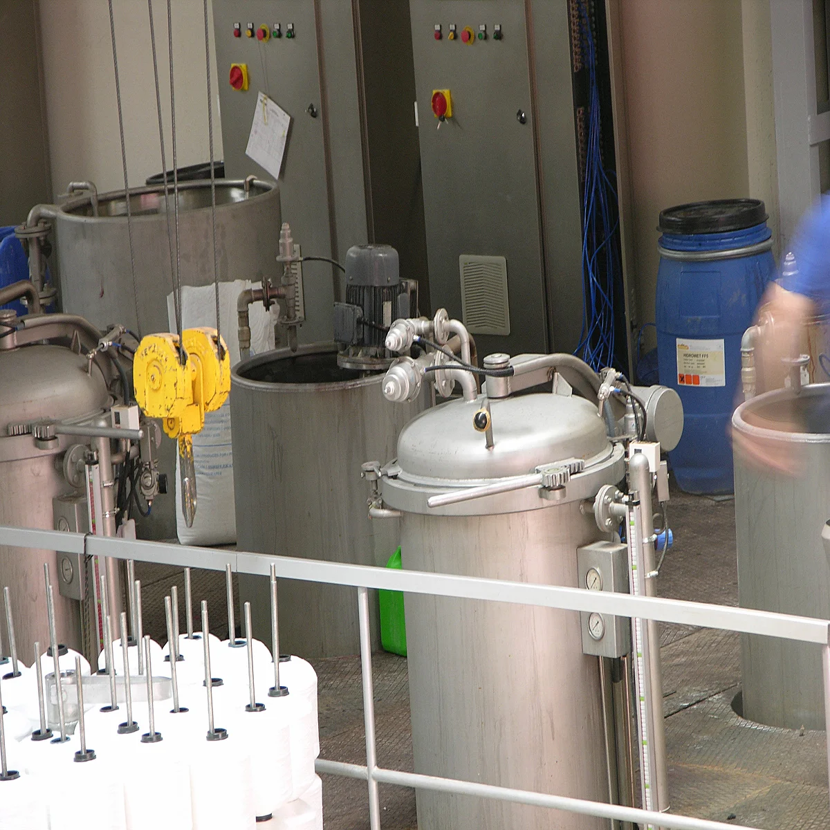 Textile Polyester Cotton Acrylic Fiber Muff Sewing Thread Textured HT HP Bobbin Yarn Cone Dyeing Machine 20 kg