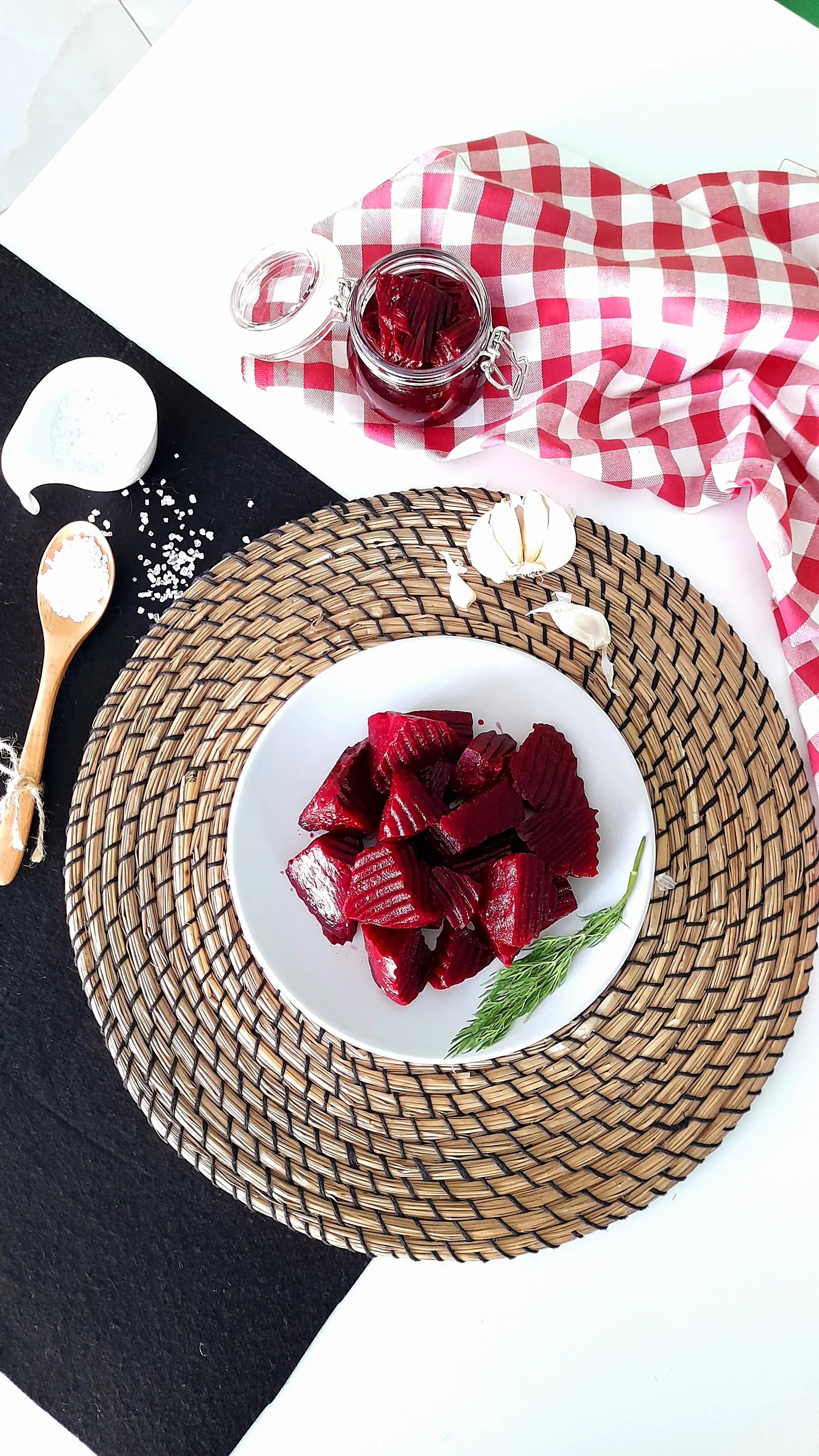 Свекольная Марина-стеклянная банка 660 куб. См