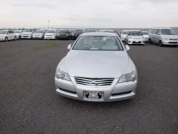 Used Toyota Mark X car with delicate and beautiful appearance