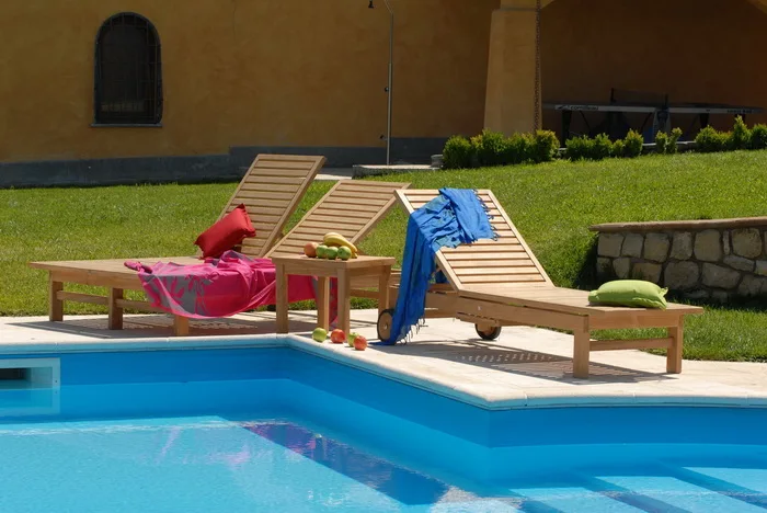 Недорогая прочная уличная мебель для бассейна, отеля, пляжа, деревянная складная кровать, шезлонг, Пляжная кровать, шезлонг