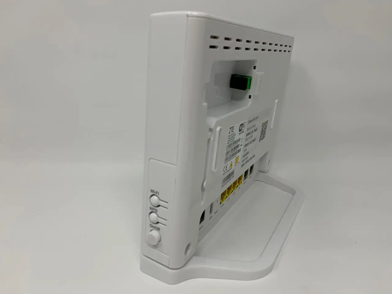 ZTE F680 GPON ONU Dual Band Wifi Concurrent 11ac with 6x White FTTH SC Adapter ZXHN ZTE F680 (14) GPON Optical Interface ABS+PC