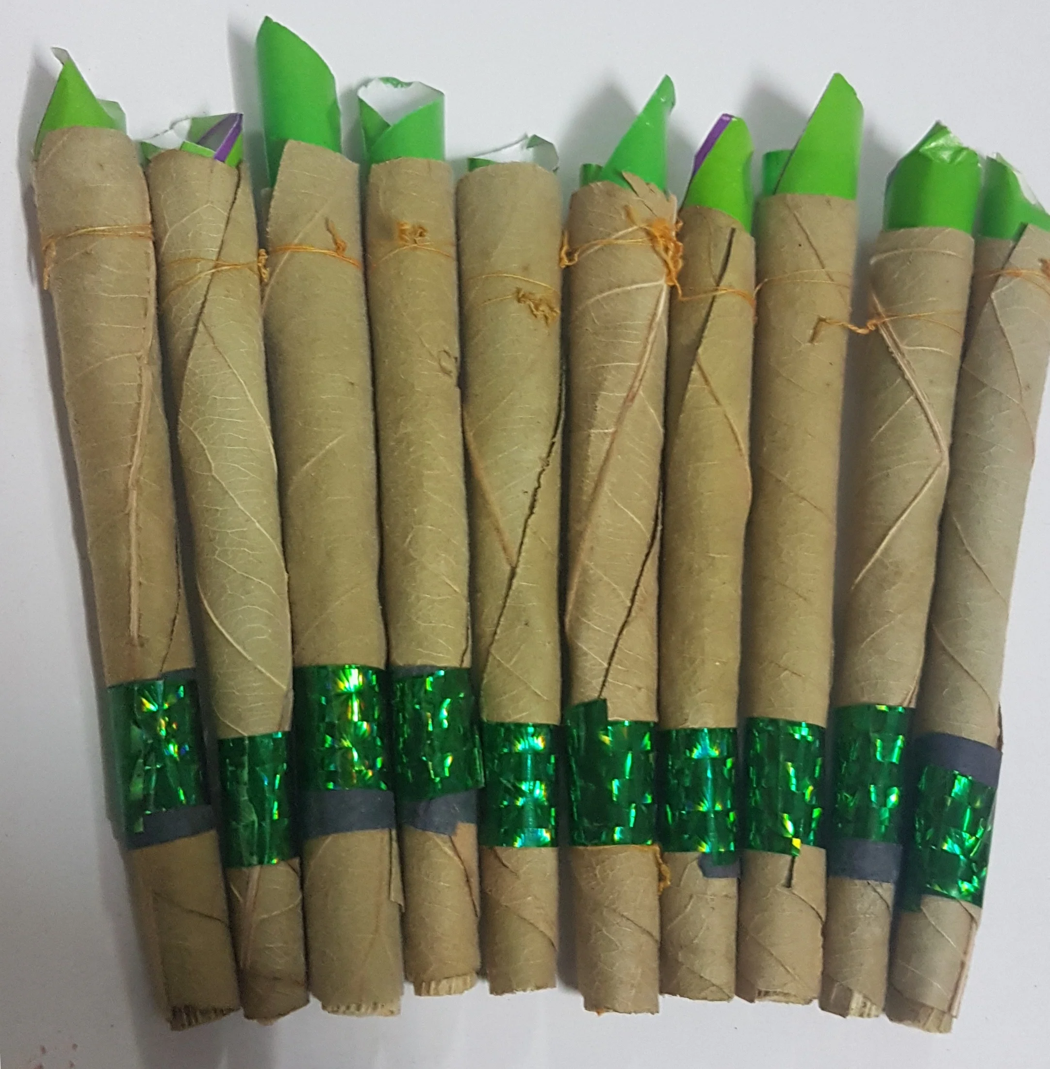 
Herbal Green Leaf pre rolled cones blunts wood tips blunts terpenes 