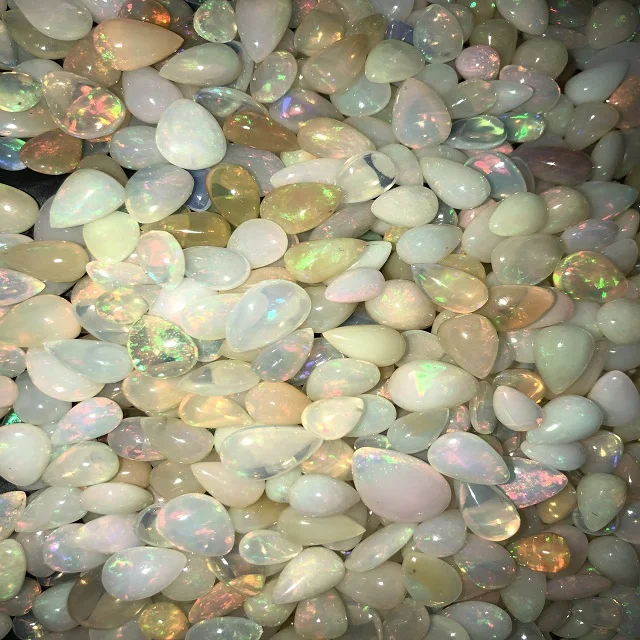 Белый огненный опал