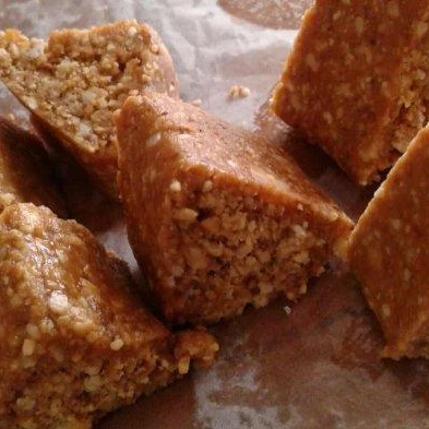 Традиционные сладкие конфеты в виде арахиса вкусная хрустящая еда и