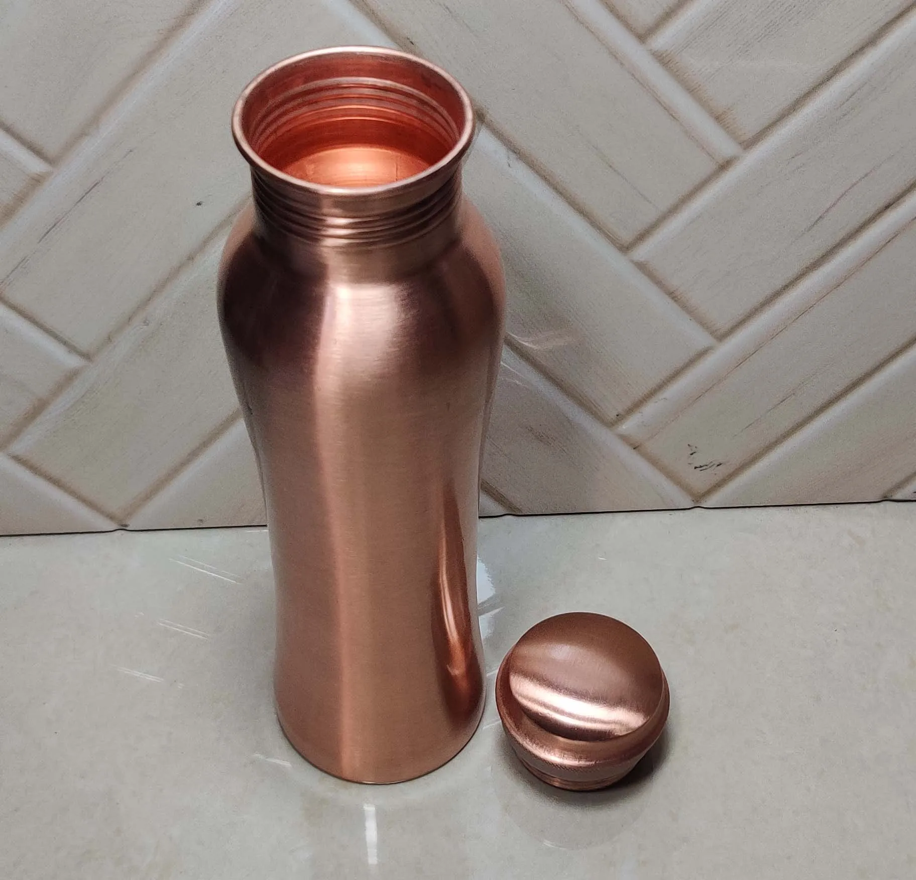 New Design 32oz Sports Curved Copper Water Bottle Matte Finished Joint Less Leak Proof  Vessel Healthy Metal Flask