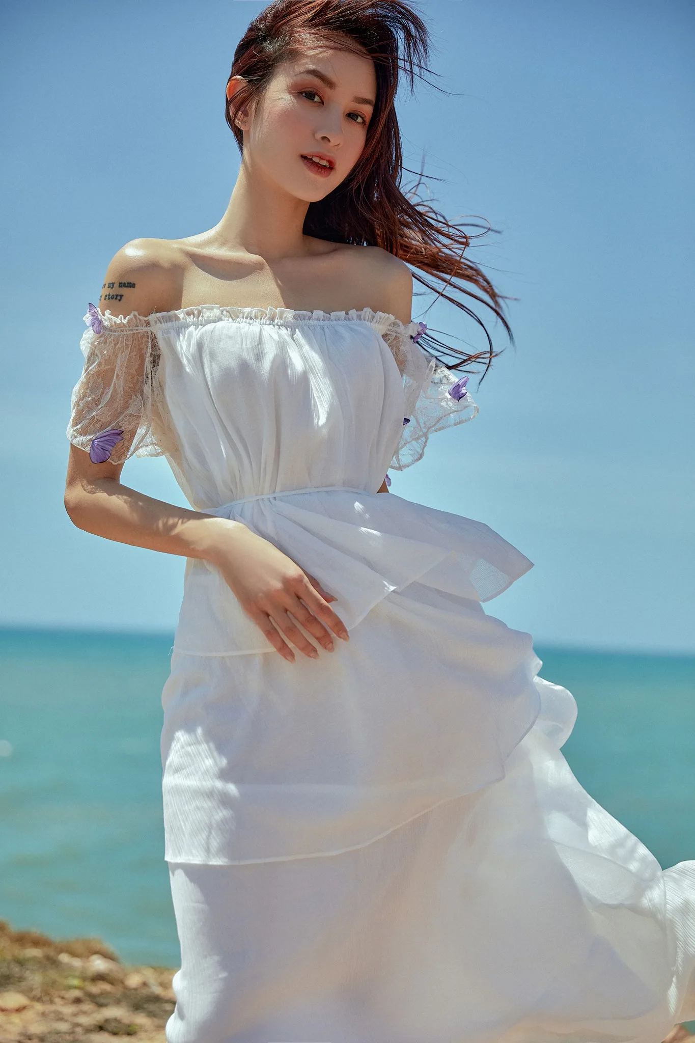 2021 New Arrival Ball Gown Boho Retro Vintage Women Sexy Off Shoulder Embroidered Flared Sleeve Lace Wedding Dresses