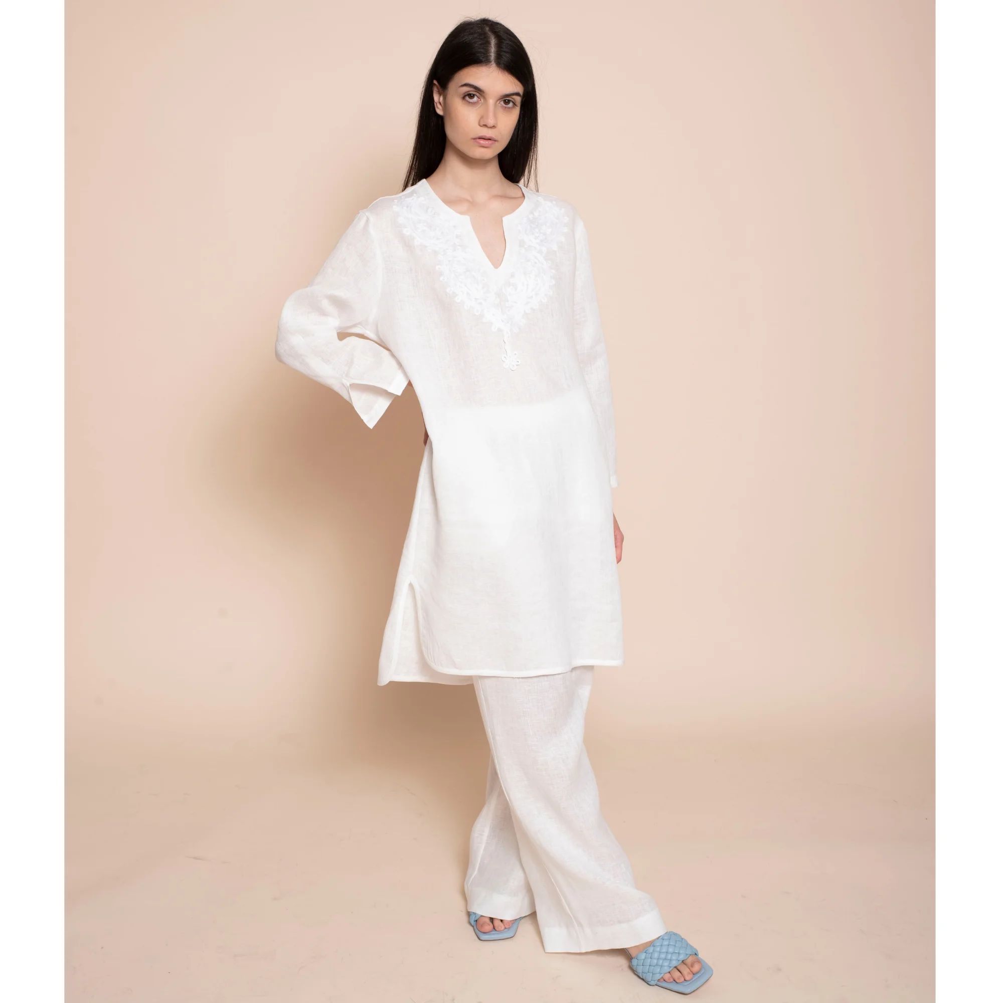 Italian best quality long dress with V-neck with embroidery three-quarter sleeves and rounded hem 100% linen, for the day