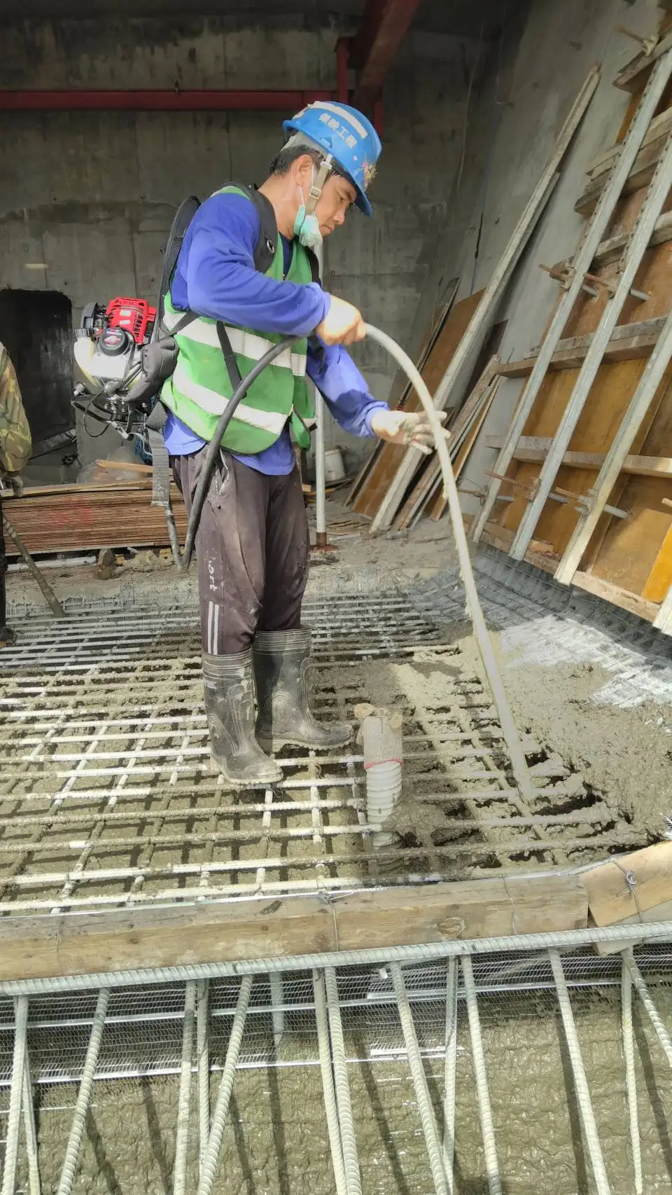 Powerful Backpack Concrete Vibrator