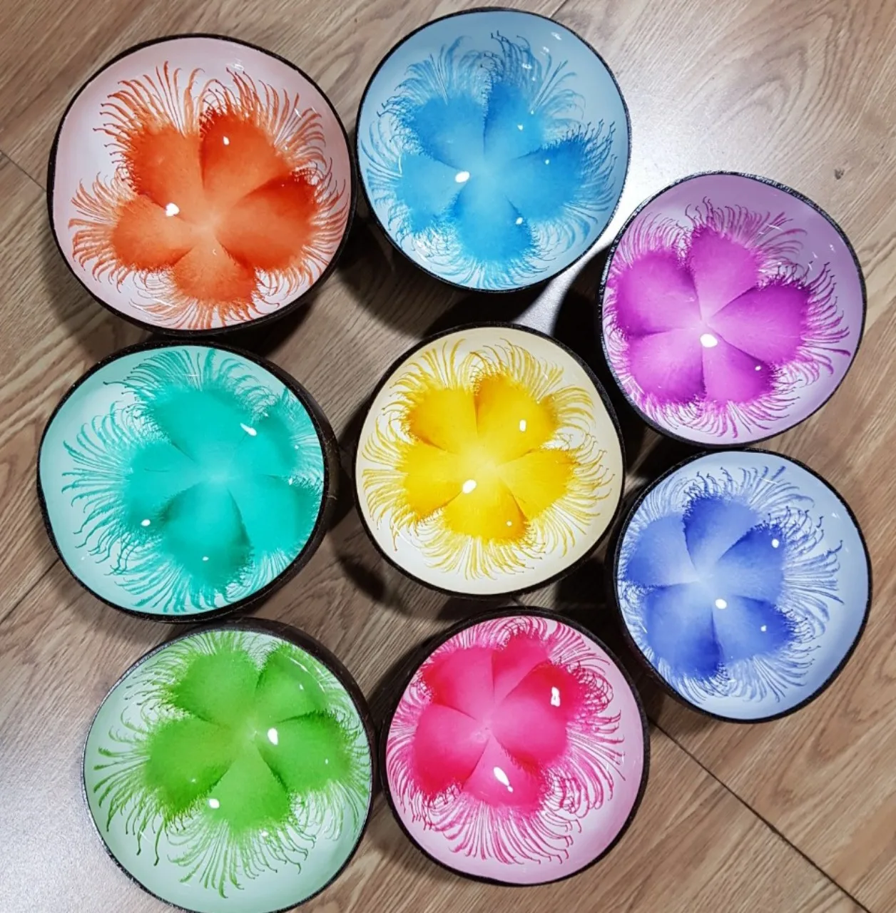 Best Selling Eco-Friendly Lacquered Coconut Wood Bowl and Spoon Set Custom Logo for Salads or Fruit PC Material Box Packed