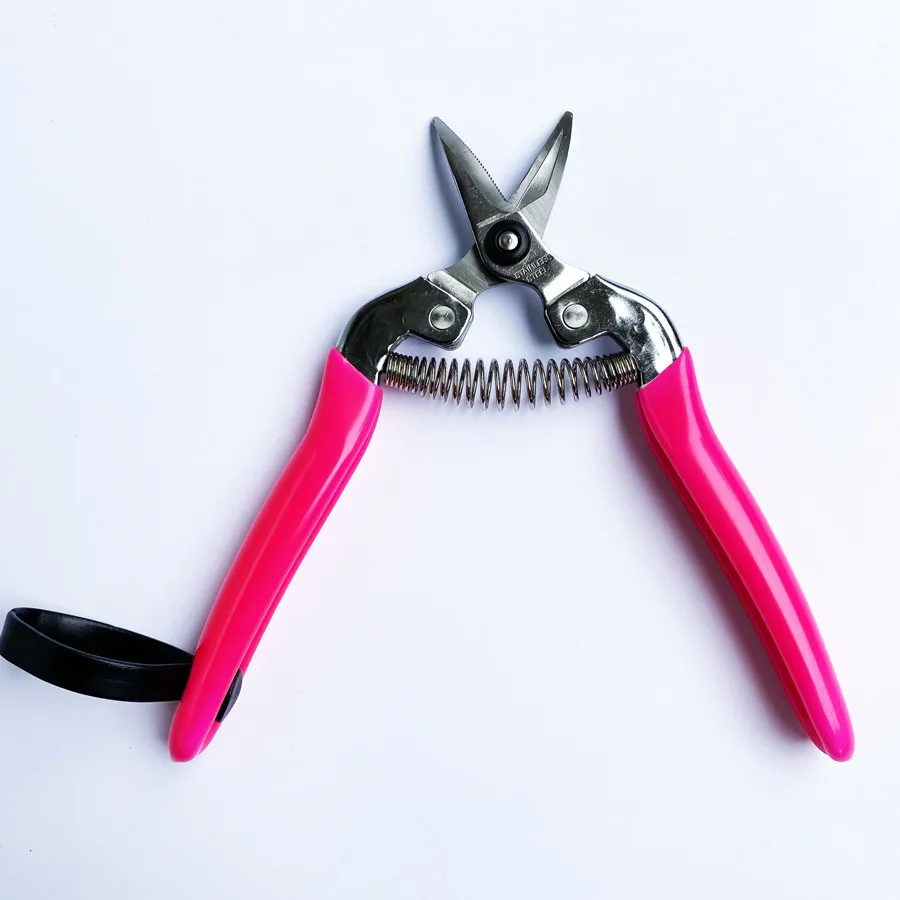 ERGONOMIC PRUNING SHEARS UESD FOR FRUIT CUTTING