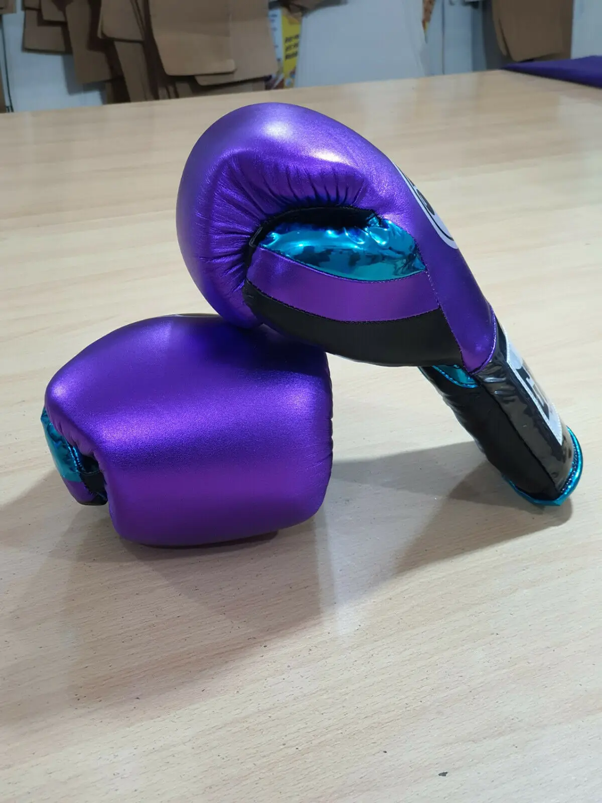 Men & Women Boxing Custom Boxing Gloves High quality training Professional fighting Muay Thai Kick Fighting Competition