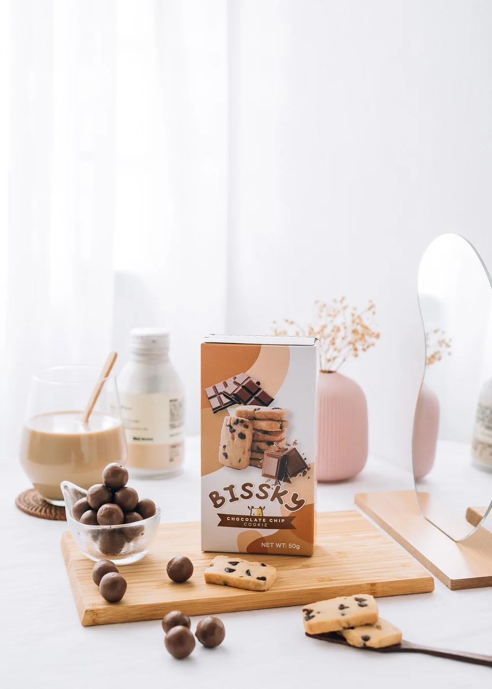 Best selling  Sweet Taste Cocoa Type Chocolate Flavor 50g Packaged Box Bissky Chocolate Chips Cookies