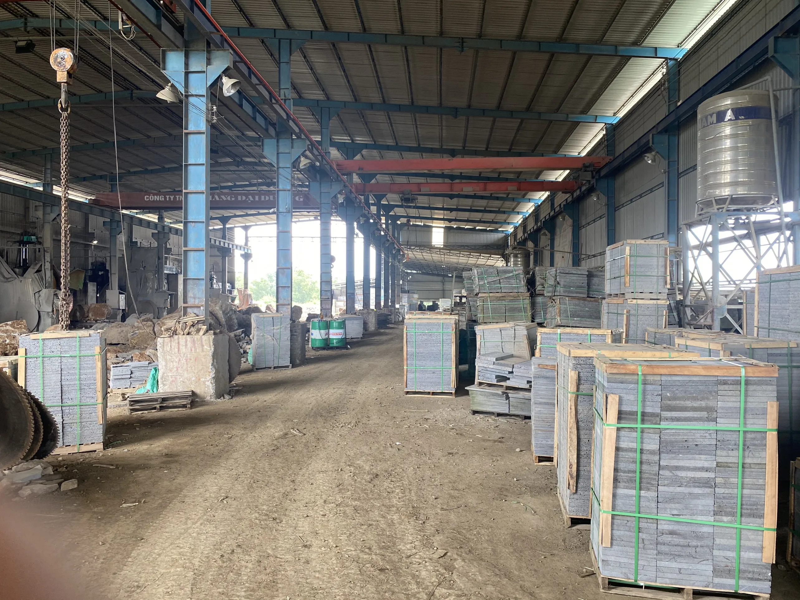 High Quality ELA Stone Modern Minimalist Midcentury Park Farmhouse Villa Flamed  Blue Limestone from Vietnam