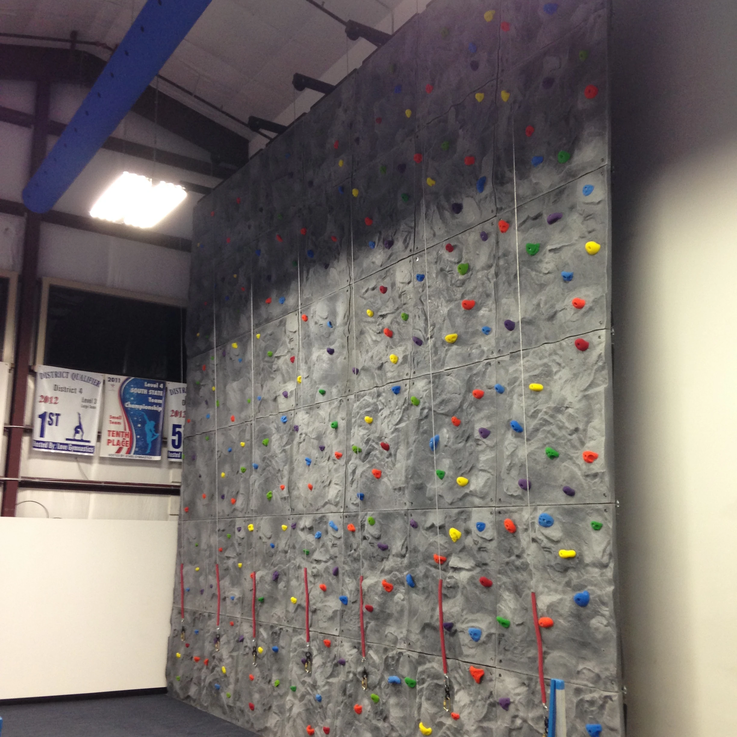 Стена для скалолазания в тренажерном зале усиленная стекловолокном прочная пластиковая привлекательная огромная комнатная или Уличная Для развлечений детей