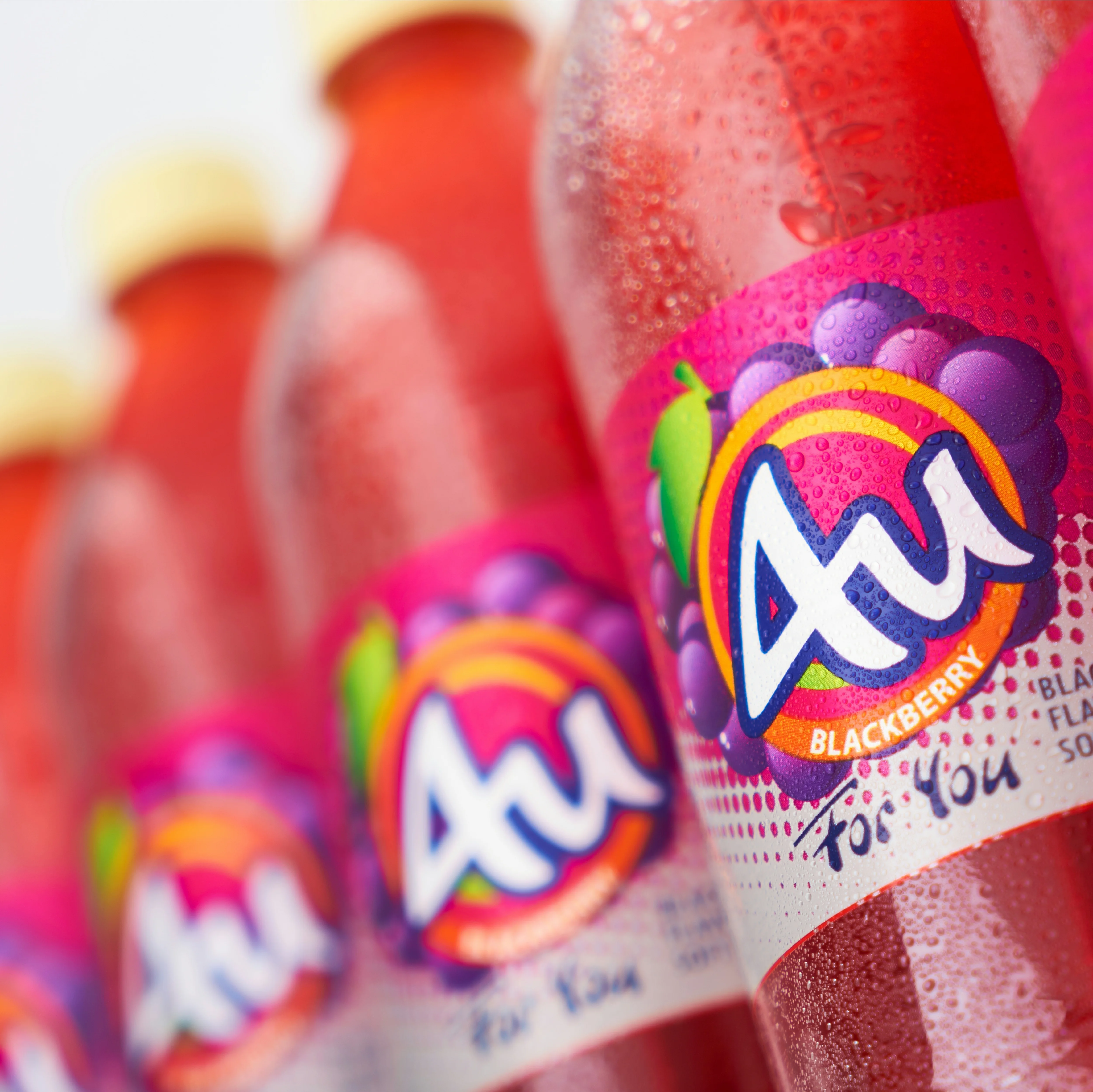 4U 500 mL Blackberry Flavored Carbonated Soft Drinks Non Alcoholic Cold Halal Sparkling Bottled Beverage