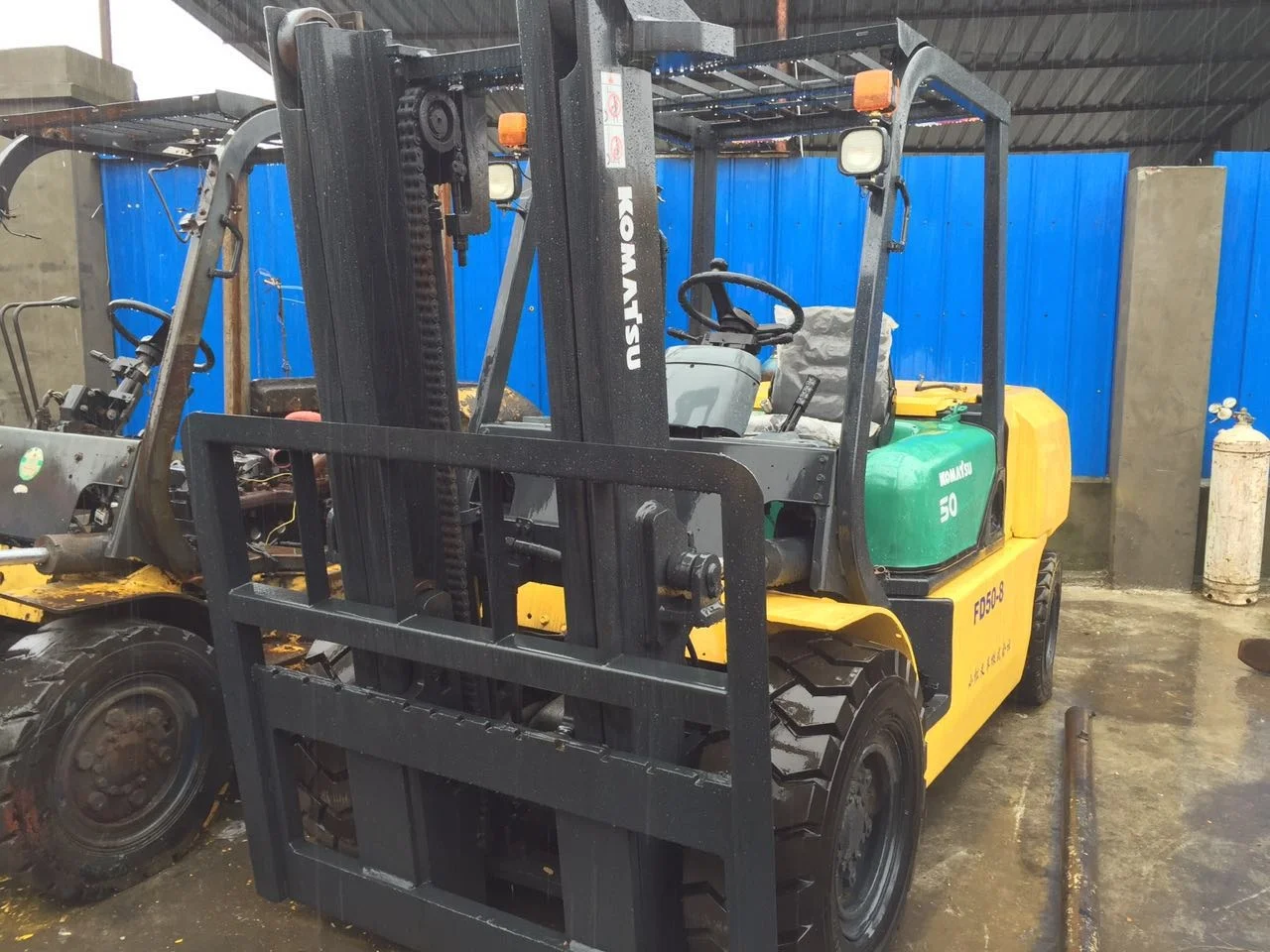 Хорошее состояние вилочный погрузчик Komatsu fd50/5-тонный