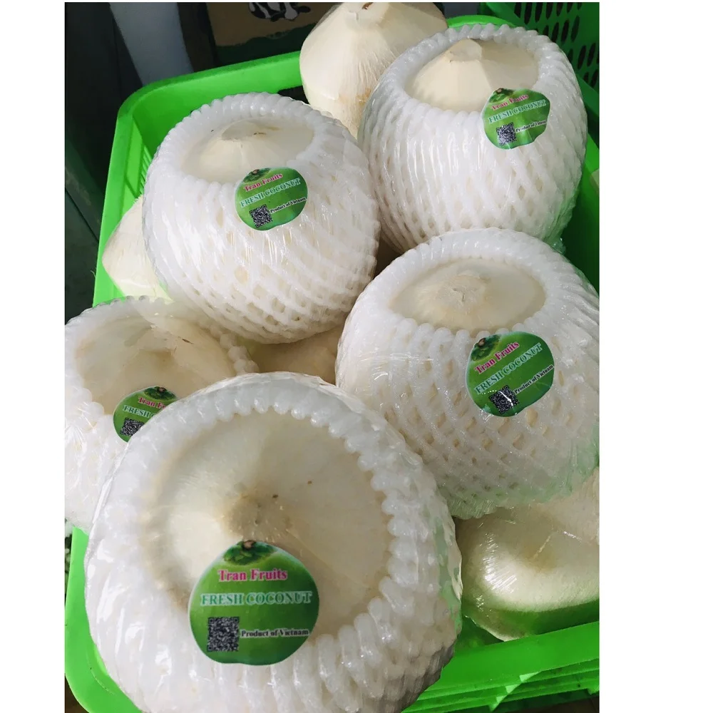 Natural Smell And Mild Sweet Taste Of Water Fresh Coconuts With Good Grade From West Of Vietnam