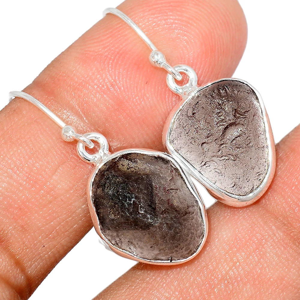 Камень Saffordite или лентамани, полностью прозрачный и редкий коллектор. Тектит. Похоже на Moldavite. Из Аризоны