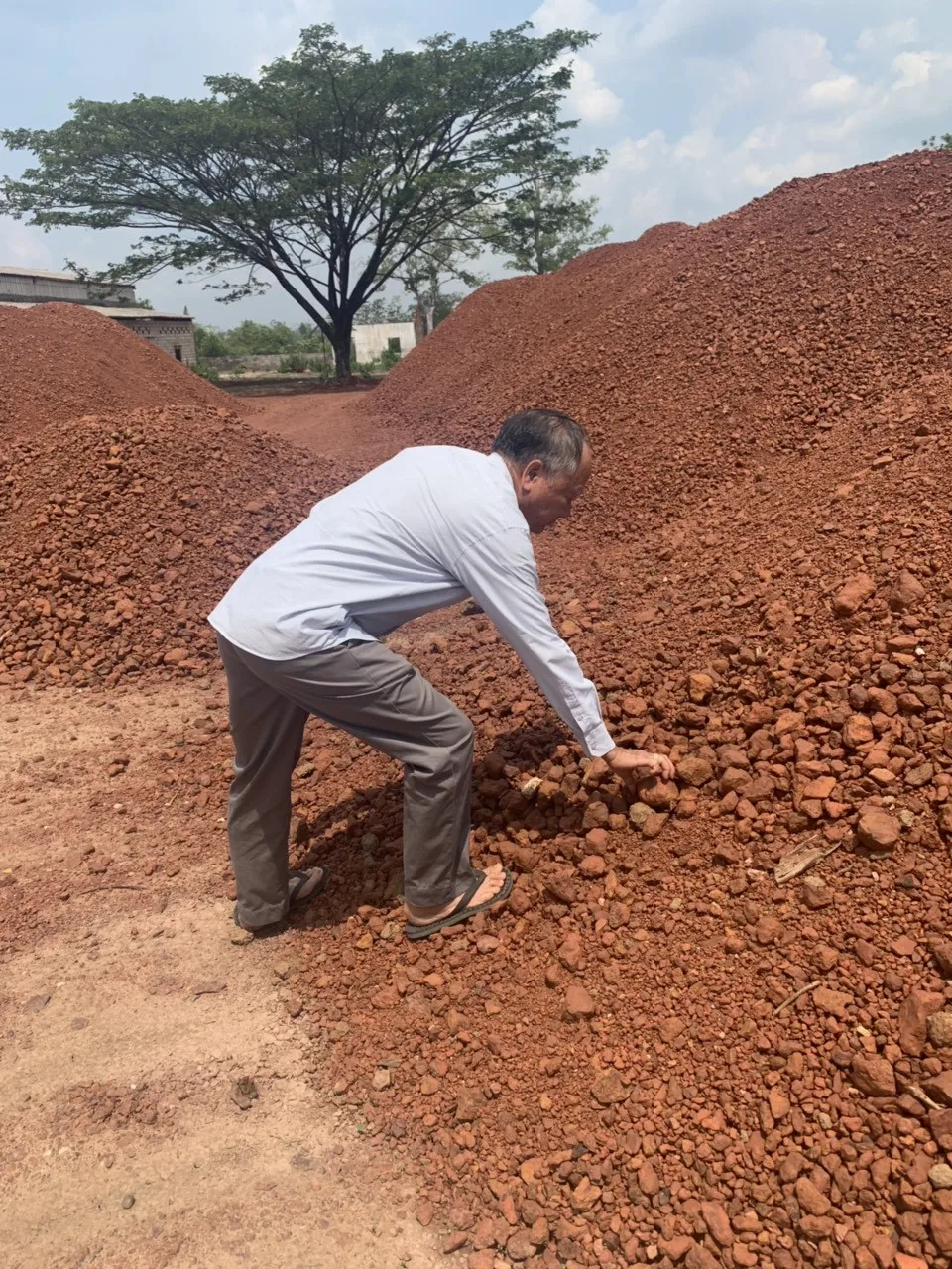 High Quality 10 - 50 mm Size Pyrites Iron Ore 62% To 70% From Laos Provided Testing At Vung Ang Port Laos