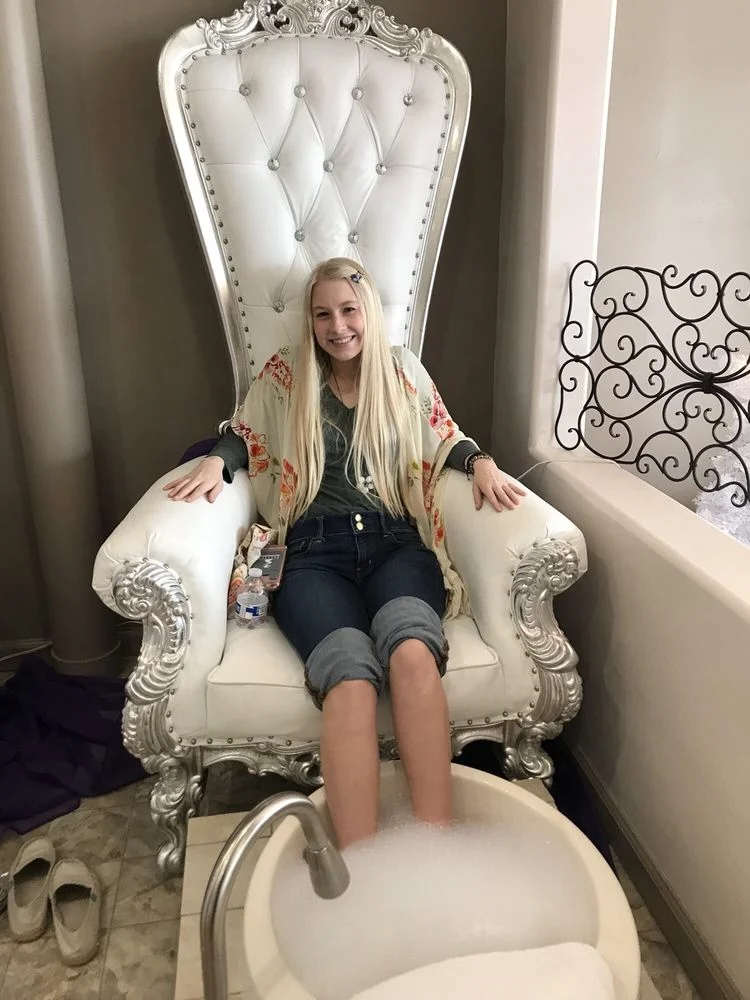 Great Foshan Factory Wholesale Cheap Fancy Design White Solid Wood Leather Pedicure Manicure Table Spa Chair and Bowl Set