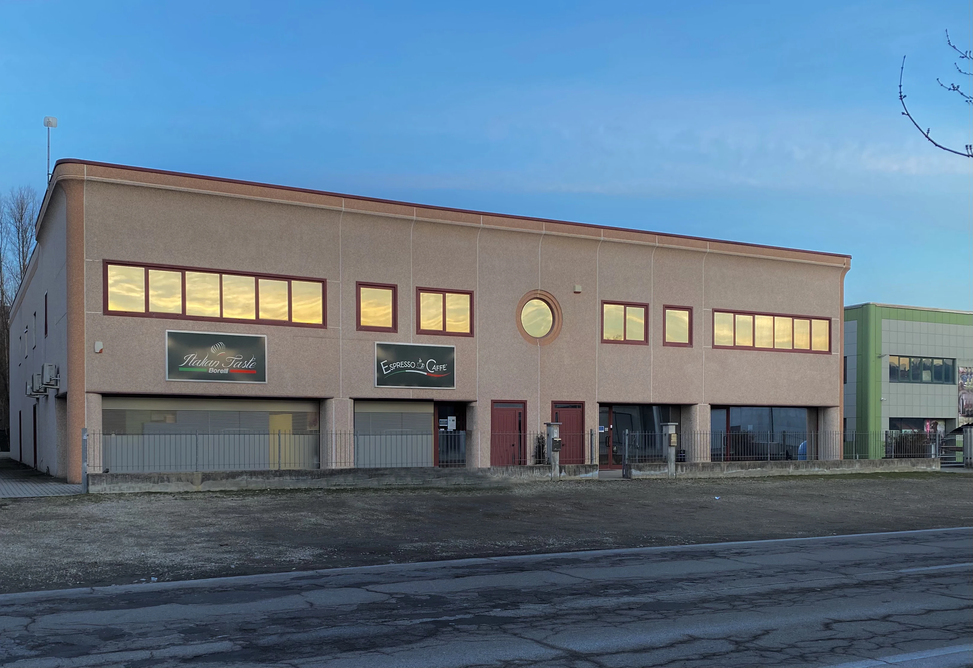 
High quality Italian Risotto with brown rice, turmeric and ginger vacuum packed 300 g Made in Italy for export 