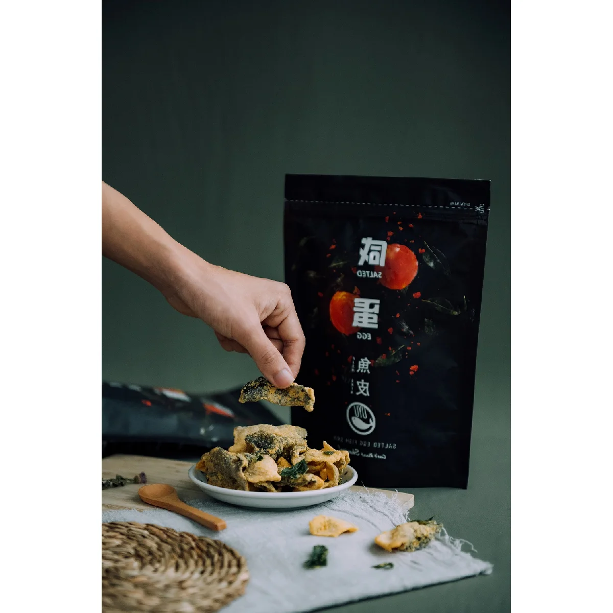 Egg Flavour  Shelf Life 12 Months Malaysia Origin Packaged Bag 100g Fried Snacks Salted Egg Fish Skin