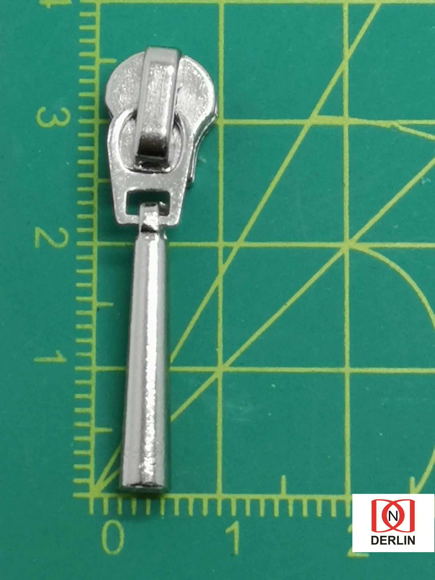 Factory Price Special Design Nickel  Auto-lock Alloy Zipper Slider Puller dc010