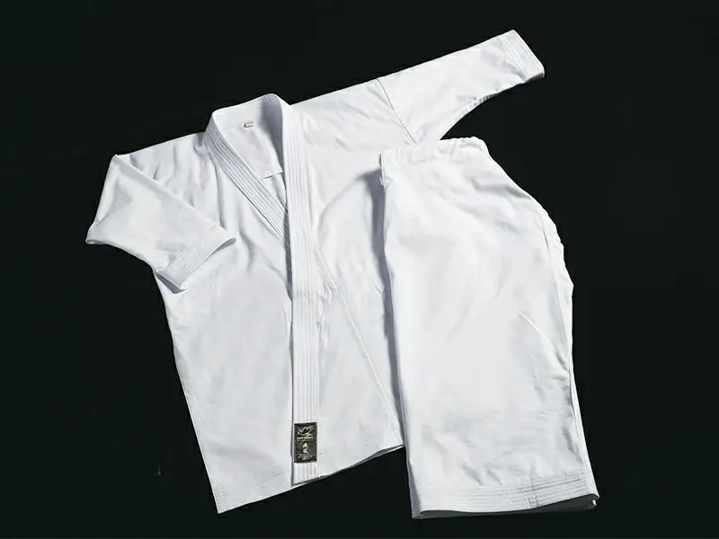 New high-quality cotton Karate uniform, made in Japan, Light weight, beautiful white color, fast world shipping,