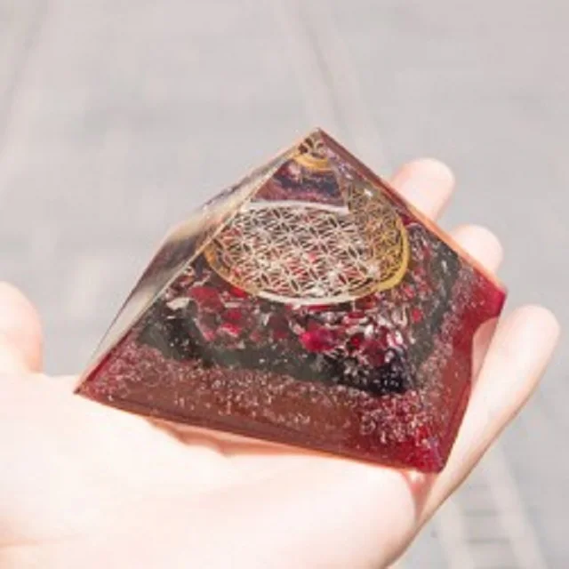 Best Quality Spiritual Healing Crystals Garnet  Orgonite Pyramid Emf Energy Generator Orgonite For Meditation ;Wholesaler