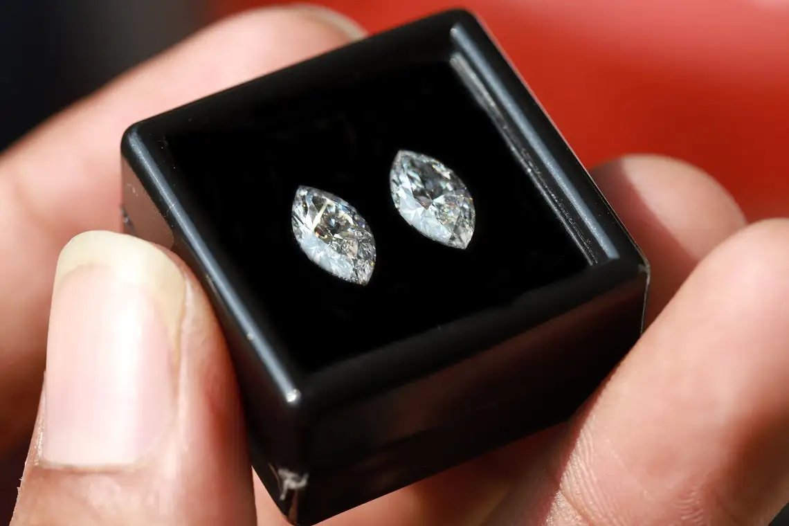 Certified Diamond CVD HPHT Lab Diamond DEF VVS VS Excellent Cut IGI Lab Synthetic Diamond Manufacturer Wholesaler