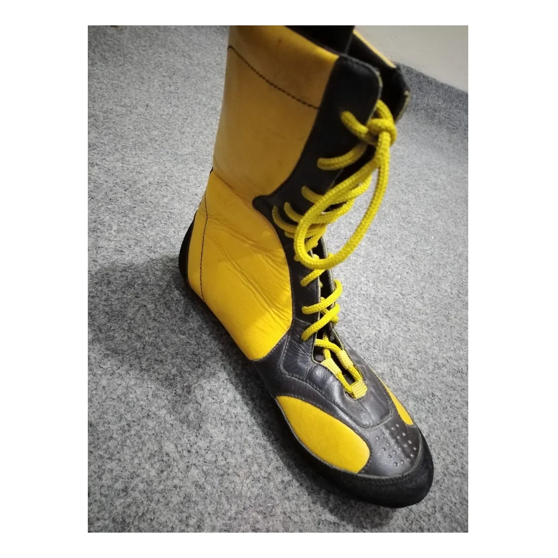 Hot Selling Custom Long Style Yellow High Ankle Boxing Shoes for Men Kick Boxing Boots for Training Fitness Walking Shoes