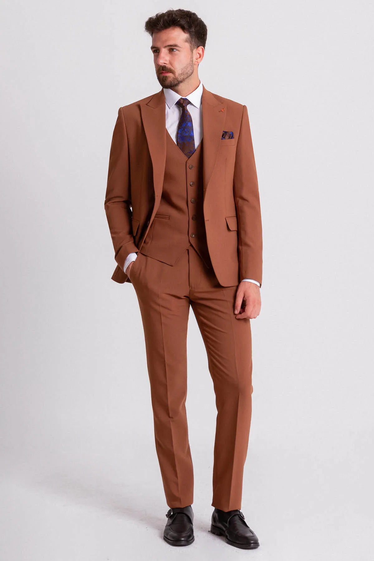 2022 новый модный брендовый костюм оптом